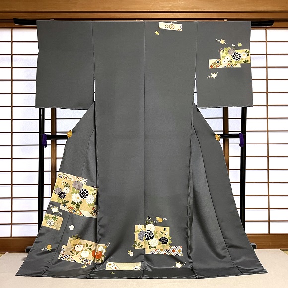 付下げ＊袷着物 絞り 色紙に花の刺繍 花唐草地紋 グレー 正絹 12SH11 付け下げ】 袷 紫(正絹) - メルカリ 付下げ 袷 着物 蘇州刺繍 地紙花唐草