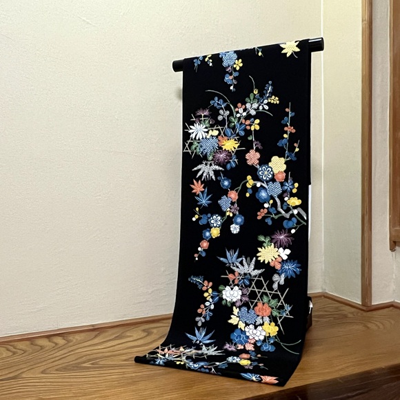 垣に四季花（黒地）九寸名古屋帯