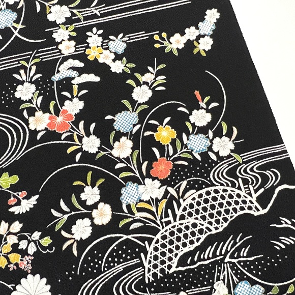 木の葉模様　壺 京呉服 塚本 / 御所解 鬼しぼ縮緬小紋着尺