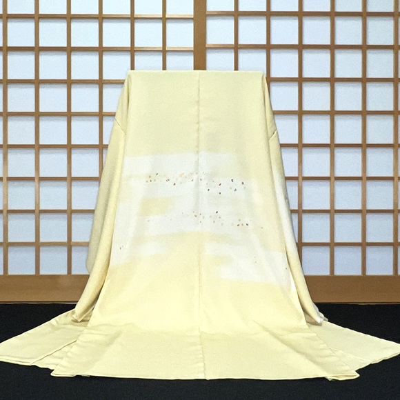霞暈し切箔刺繡（黄色地）絵羽コート