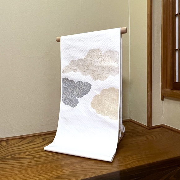 【予約済】M3223【着物と帯京月花】■ますいわ屋白地に市松菊文金通し袋帯全通■ M3223【着物と帯 京月花】□ますいわ屋白地に市松菊文金通し正絹